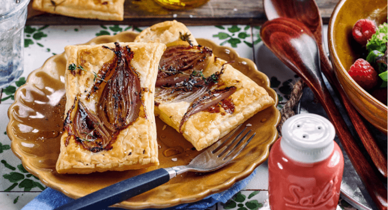 Herzhafte upside-down-Tartes mit Schalotten