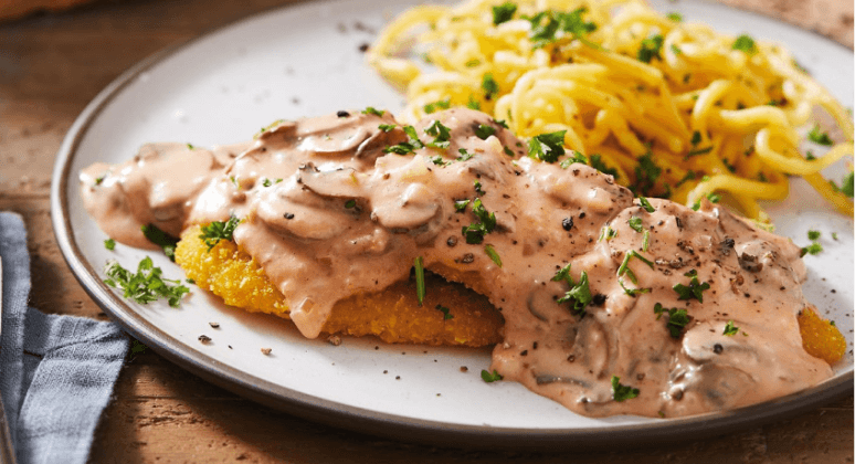 Veganes Jägerschnitzel mit Spätzle und Champignons