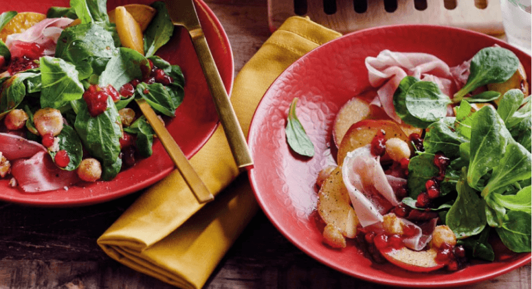 Wintersalat mit Schinken und Preiselbeer-Dressing