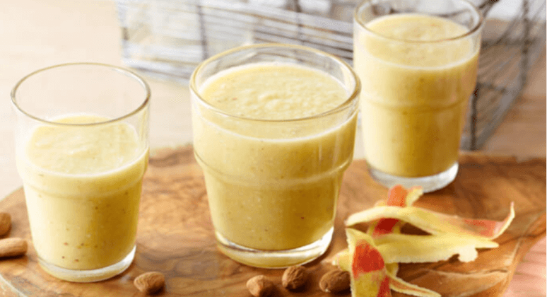 Orangen-Ingwer-Smoothie mit Mandeln