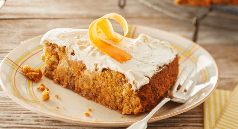 Carrot Cake auf einem Teller