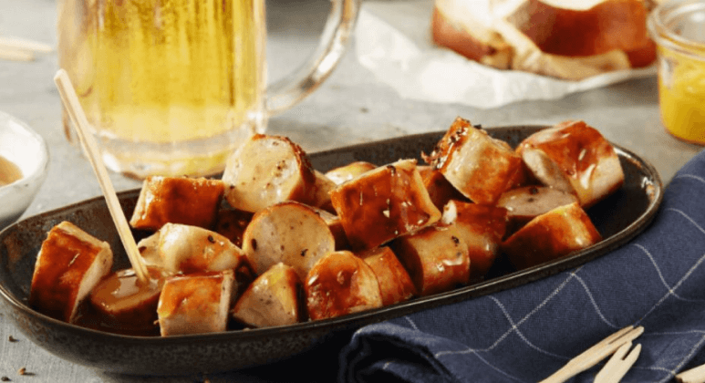 Glasierte Bratwurst Happen mit Honig, Senf, Bier