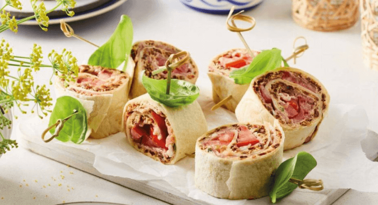 Tortilla-Wraps mit Serrano-Schinken und Tomaten-Creme