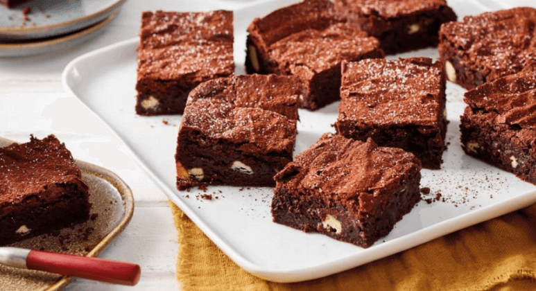 Brownies mit weißer und dunkler Schokolade