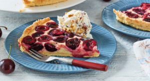 Vegane Kirsch-Bananen-Tarte mit Banana-Chunk-Eis