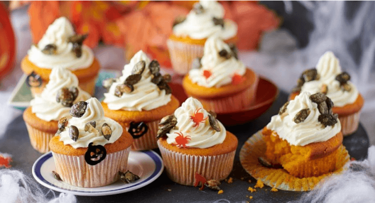 Kürbis-Muffins im Halloween-Stil