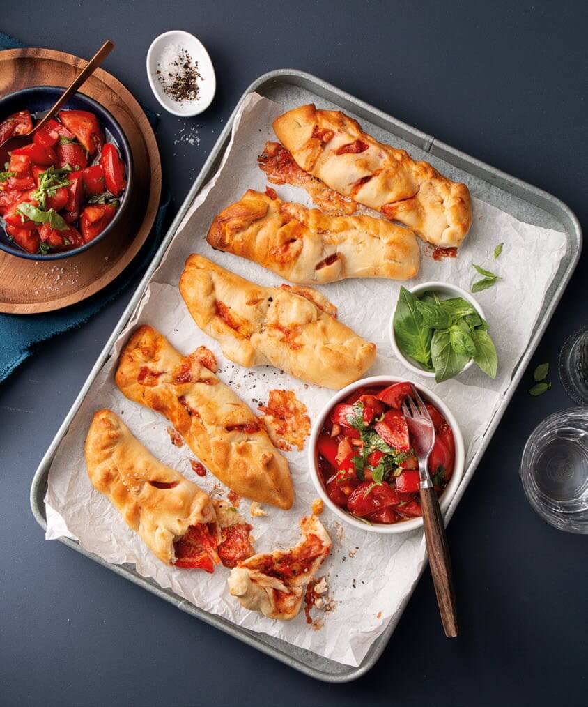 [Schnell &amp; einfach] Mini-Calzone mit mediterranem Tomatensalat | LIDL ...