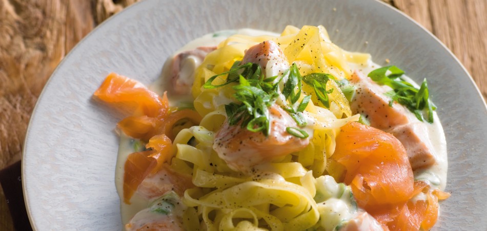 Lachs In Estragon Sahne Sauce Mit Spinatnudeln - Rezepte Suchen