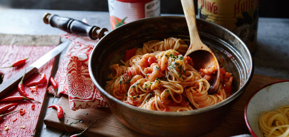 [Schnell &amp; einfach] Spaghetti mit scharfer Garnelen-Tomaten-Sauce ...