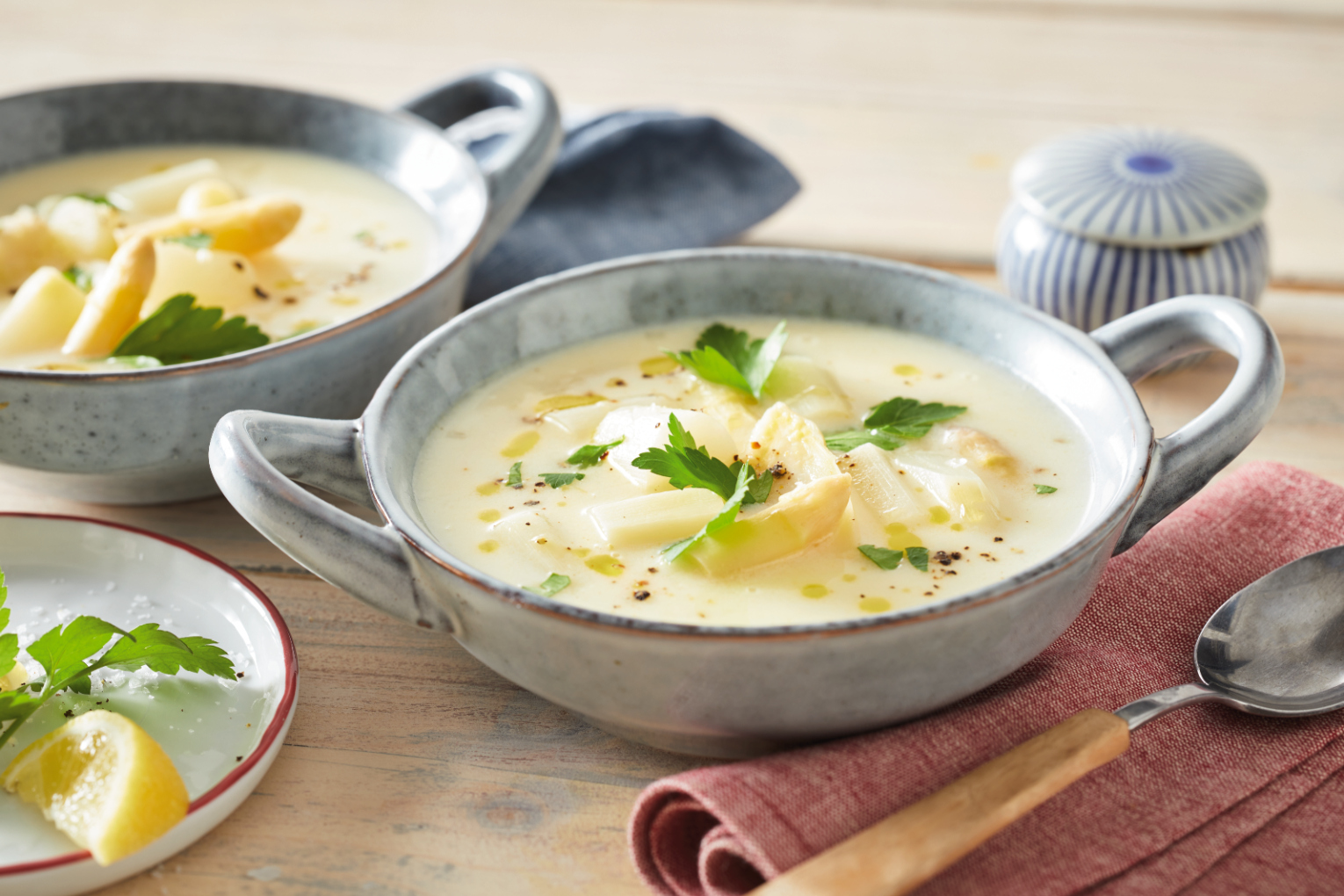 5 leckere Rezepte für Spargelsuppe